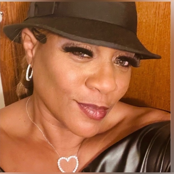 🌞8/22 @ 12 PM-MIXED ITEMS-UNLISTED ITEMS 🛼CLOTHES-SHOES-PURSES AND MORE.🎀 - Picture 16 of 16